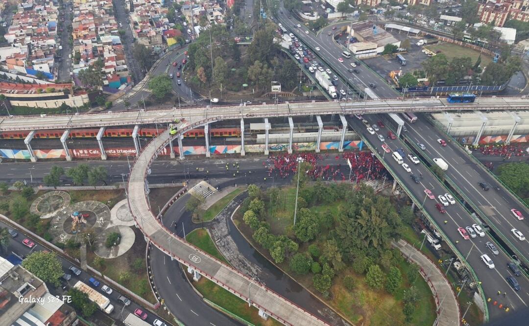 Bloqueo del Frente Popular paraliza Iztapalapa; exigen solución a vivienda y servicios básicos. Foto: Especial