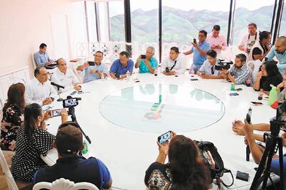 Cerrar filas con AMLO, pide Astudillo  