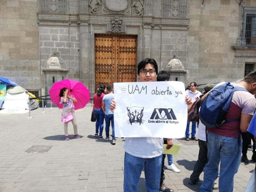 Estudiantes de la UAM recolectan firmas para levantar huelga
