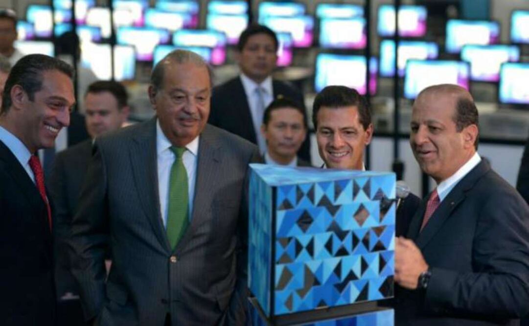 Peña Nieto conoció los últimos avances tecnológicos en materia de comunicaciones y visitó las instalaciones de 10 talleres educativos de la Aldea Digital, que por tercer año consecutivo se organizó en el llamado Zócalo capitalino