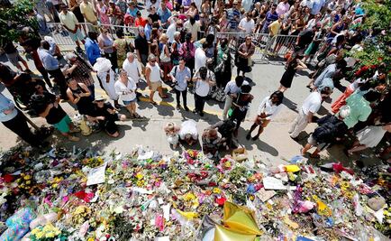 Charleston rinde tributo a víctimas de tiroteo en iglesia