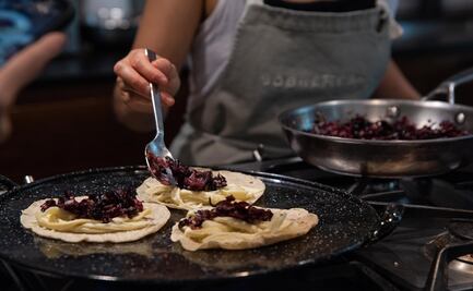 Prepara estas ricas quesadillas con jamaica