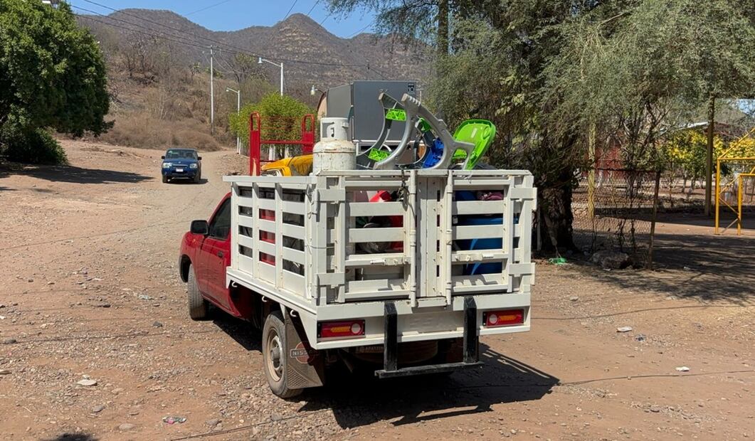 Habitantes de las comunidades de El Guayabo y El Alcalde en Apatzingán, Michoacán, huyeron del lugar debido a la violencia. Foto: Carlos Arrieta/EL UNIVERSAL