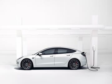 ¡Adiós carga gratis! Tesla comenzará a cobrar por cargar sus autos