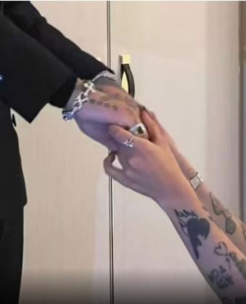 El significado que esconde el lujoso anillo que Nodal le entregó a Cazzu