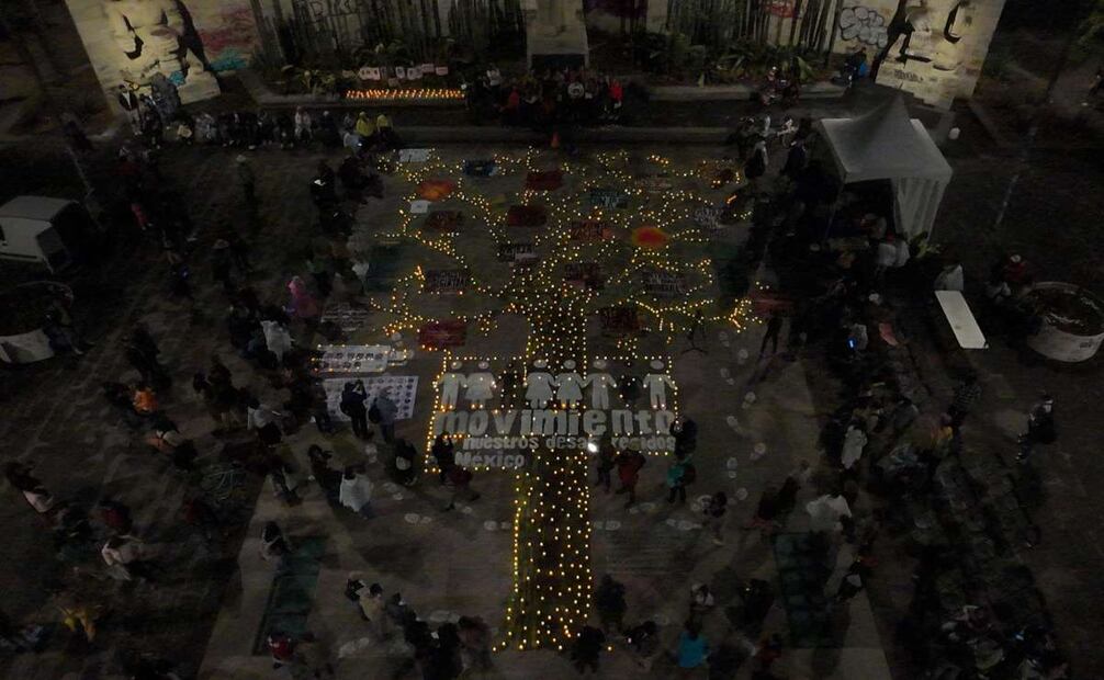 Colectivos de madres buscadoras se reúnen en el monumento a la madre para la velada previo al 10 de Mayo. Foto: Yaretzy M. Osnaya EL UNIVERSAL
