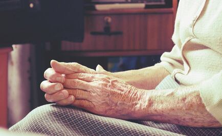 Mujer convive 3 años con el cadáver de su madre en República Checa 