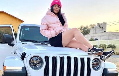 Heredera de la familia millonaria mexicana presume sus autos de lujo