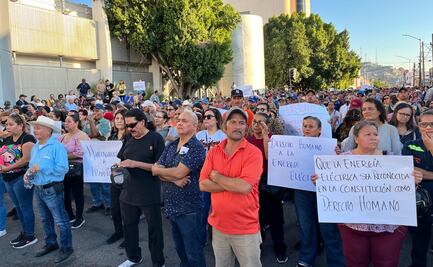 Cientos de personas protestan contra la CFE en Hermosillo, Sonora
