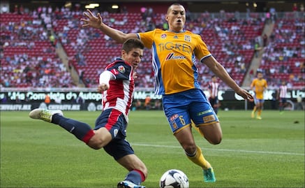Chivas por Torres Nilo; Tigres por Brizuela