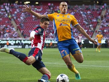 Chivas por Torres Nilo; Tigres por Brizuela