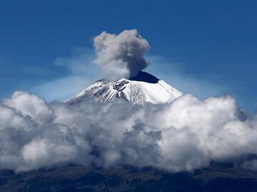 Popocatépetl volcano: ash and tremors