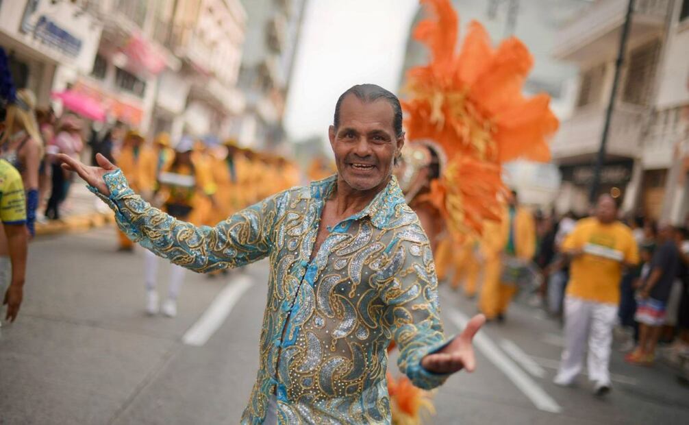 Miles de visitantes enceraron el piso al ritmo de la batucada, la salsa y sones jarochos. (31/12/2024). Foto: Especial