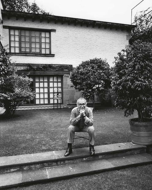 García Márquez en su jardín, retratado por Dimitris Yeros /Cortesía