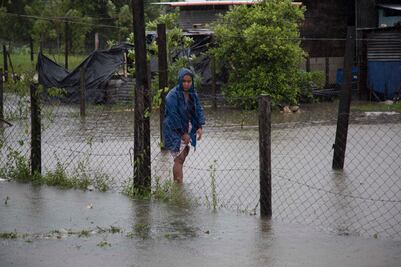 “Earl” toca tierra en Veracruz con vientos de 95 kms por hora