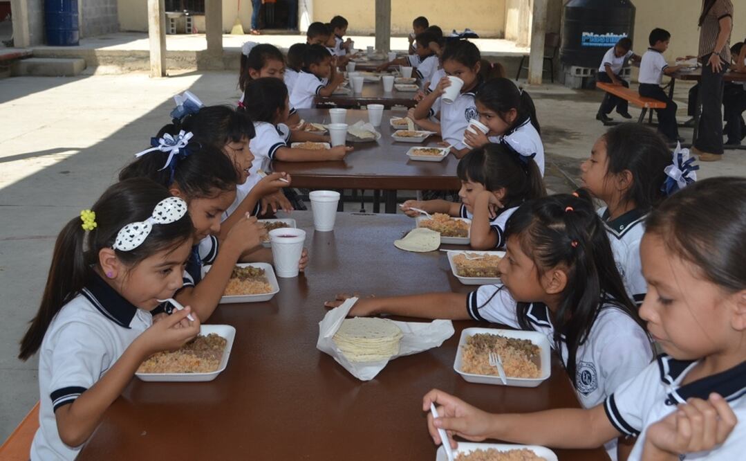 El programa de escuelas de tiempo completo incluye alimentación para los estudiantes en escuelas de zonas que lo requieren Foto: archivo