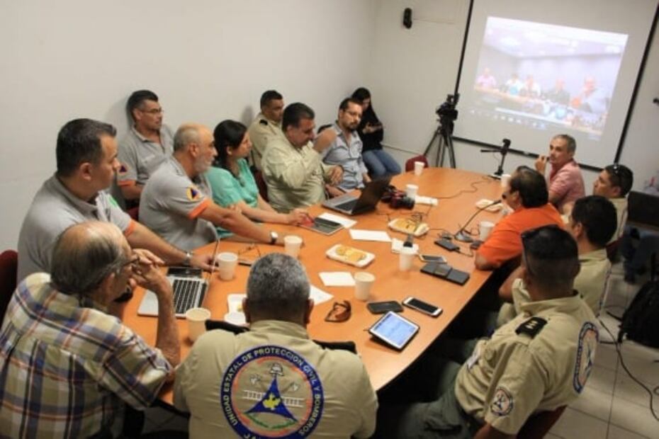 Prevén explosión o lava en Volcán de Colima; semáforo en amarillo
