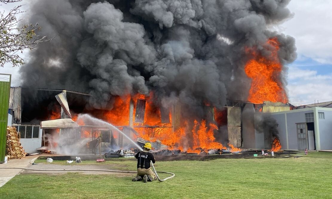 Según el reporte de Protección Civil municipal, el reporte del siniestro se recibió a las 9:30 horas en la calle prolongación Matamoros. FOTO: Especial/ EL UNIVERSAL/