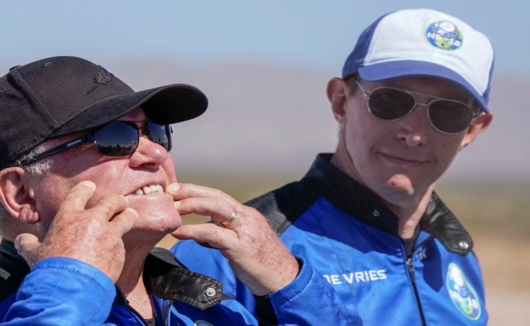 Glen de Vries y William Shatner en el despegue del cohete en el puerto espacial de Texas. Foto: AP