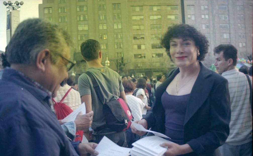 Varios de los participantes de la "boda" gay colectiva de 2001 afirmaron tener vínculos de años con sus parejas, nexos que sin embargo resultaba grato llevar al papel de manera similar al resto de la sociedad. Archivo EL UNIVERSAL.