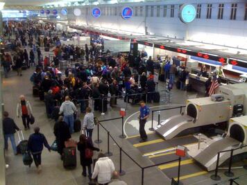 Aerolíneas aplican nuevas medidas de seguridad en vuelos hacia EU