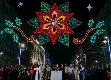 Sheinbaum enciende el alumbrado navideño en el Zócalo capitalino