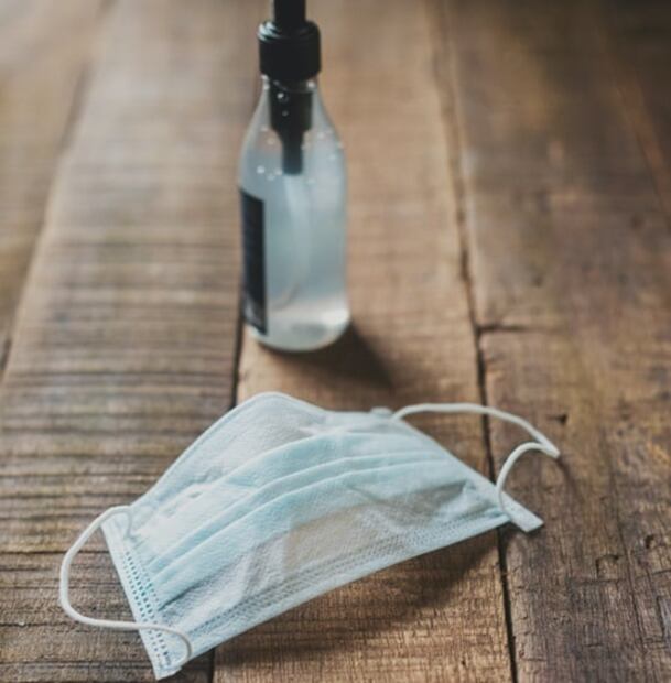 Qué tipo de cubrebocas debes utilizar al viajar en avión