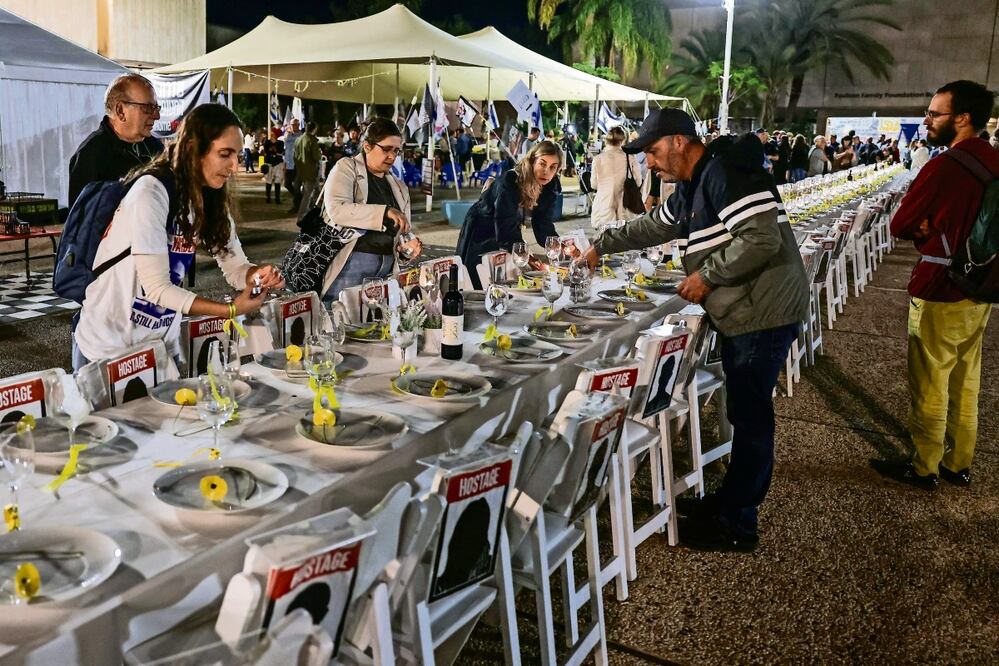 A comienzos de noviembre Tailandia reveló que dos o tres células del grupo islamista retienen separados en Gaza a los tailandeses en diferentes localizaciones.