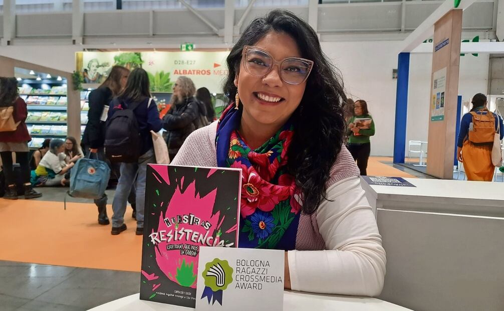 Arianna Aquino, editora de Nuestras resistencias, en su visita al encuentro librero de Bolonia. Foto: Frida Juárez / EL UNIVERSAL