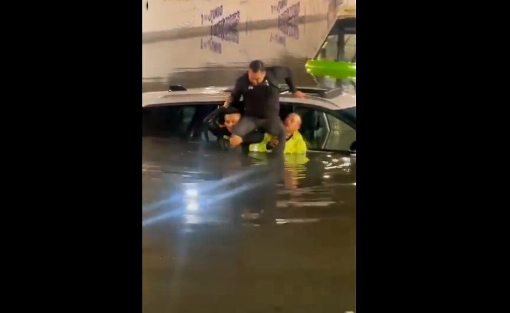 Las intensas lluvias registradas durante la noche del miércoles y la madrugada de este jueves provocaron severos encharcamientos e inundaciones en distintos puntos de la Ciudad de México, el 29 de mayo de 2025. Foto: @SSC_CDMX