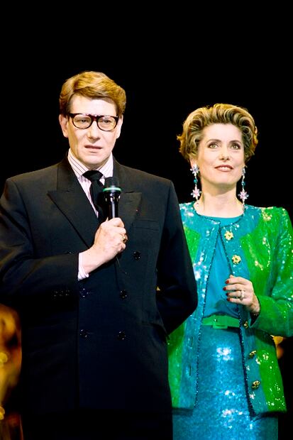 Catherine Deneuve subastará vestidos de Yves Saint Laurent