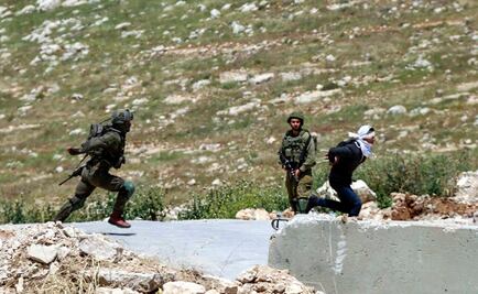 Soldados israelíes disparan a palestino que huía esposado y con los ojos vendados