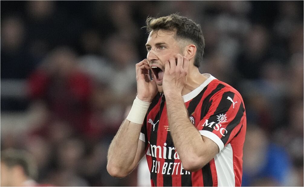 FOTO: AP - Santiago Giménez con el AC Milan