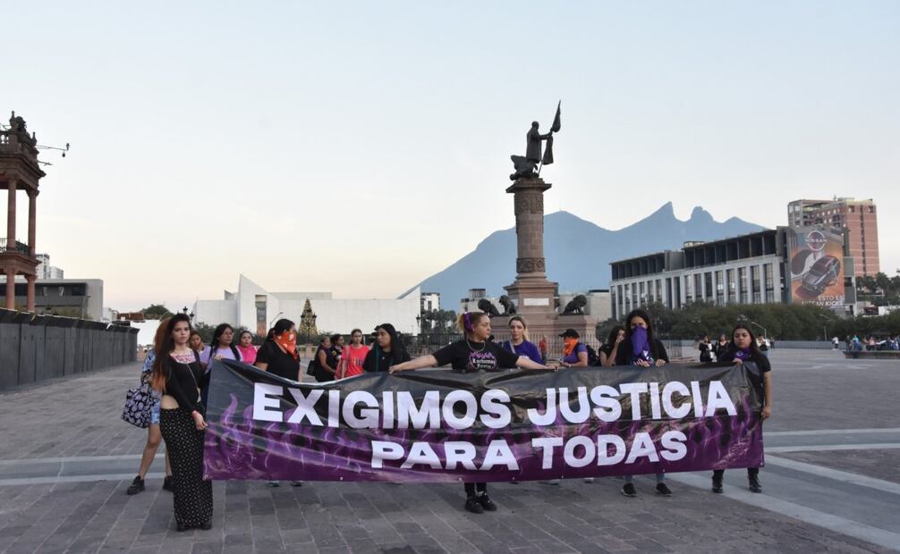 Mujeres marcharon por calles de Nuevo León (25/11/2024). Foto: Emilio Vázquez / EL UNIVERSAL