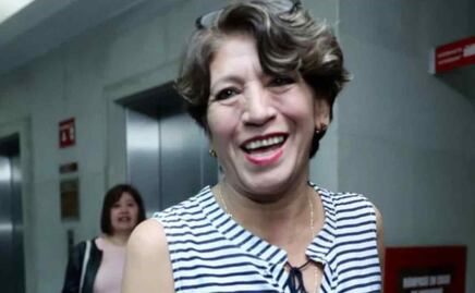 Delfina Gómez se toma selfies con alumnos de secundaria mientras le gritan “¡Gobernadora!” VIDEO