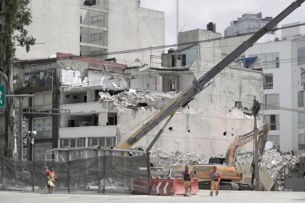 Edificios que sufrieron daños graves en su infraestructura son demolidos conforme a un plan elaborado por la Secretaría de Obras y Servicios (Sobse) y las delegaciones, como en Cuauhtémoc y Benito Juárez. (ARCHIVO EL UNIVERSAL)