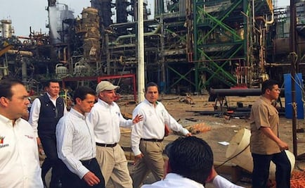 EPN visits Pemex plant in Coatzacoalcos