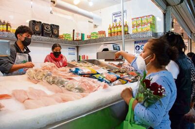 Retrocede inversión mientras el consumo privado logra ligero avance en junio, revelan datos de Inegi