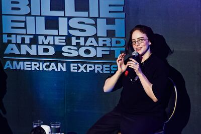 Billie Eilish llueva o truene, no le falla a México
