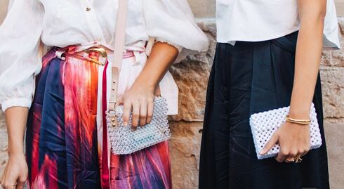 Los bolsos de bolitas son la nueva tendencia que necesitas