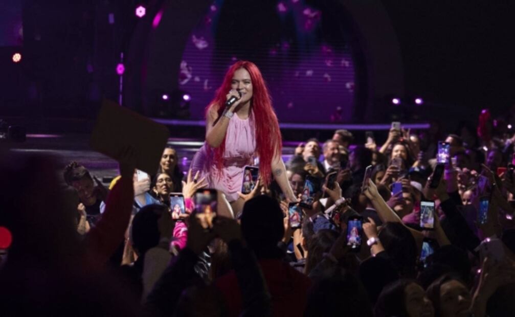 El emotivo momento que vivió Karol G junto a una niña en Viña del Mar 