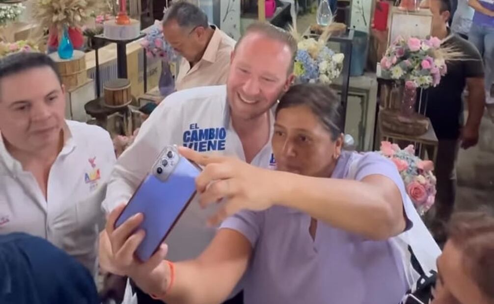 Santiago Taboada en el Mercado de Jamaica. Foto: Captura de video de la cuenta de Instagram de Santiago Taboada