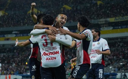 Chivas viaja a León con arsenal completo; Chicharito aparece en la lista