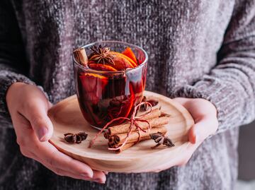 Glühwein: prepara la bebida favorita de la temporada con vino caliente