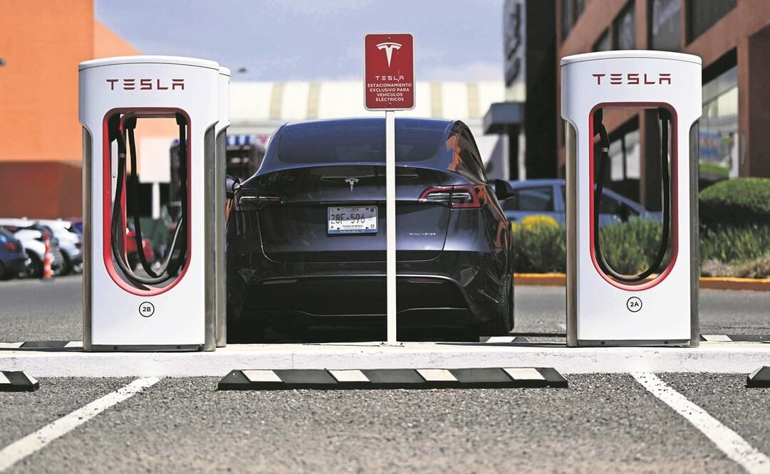 Actualmente, 20% de los componentes de un vehículo Tesla provienen de fabricantes mexicanos, ubicados principalmente en Nuevo León. Foto: Pedro Pardo / AFP