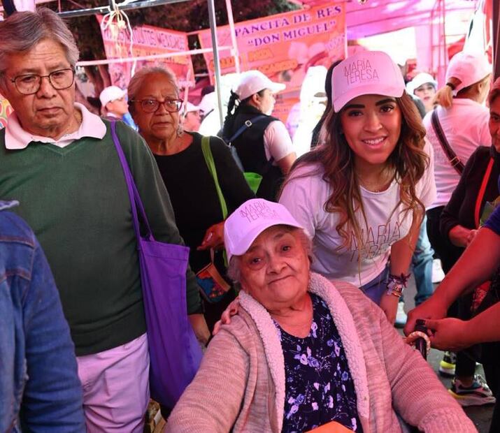 La diputada federal María Teresa Ealy visitó este domingo el tianguis del “Sagrado Corazón” en la alcaldía de Miguel Hidalgo. Foto: Especial