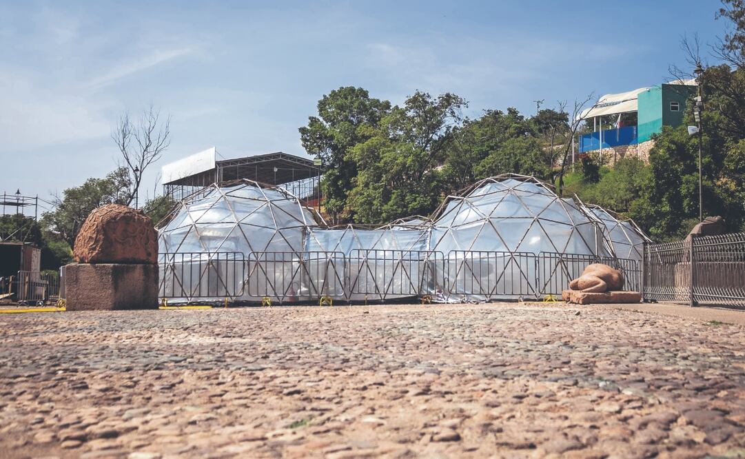 La instalación Pollution Pods son cinco cúpulas geodésicas que están interconectadas y que emulan el aire —contaminado o no— de varias ciudades. Foto: Mayra Mope
