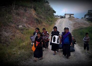 Desplazamiento forzado por violencia en Chiapas; más de 3 mil indígenas tzotziles abandonan sus hogares