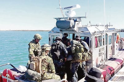 Marinos se enfrentan a traficantes en BC 