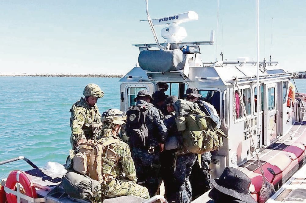 Personal de la Marina persiguió a los tripulantes de un barco que realizaban actividades de pesca ilegal en Baja California. Foto: ARCHIVO ELUNIVERSAL